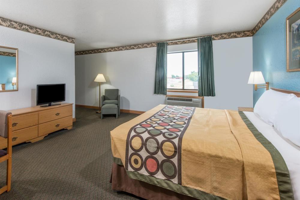 Super 8 By Wyndham Uniontown Pa Hotel Екстериор снимка