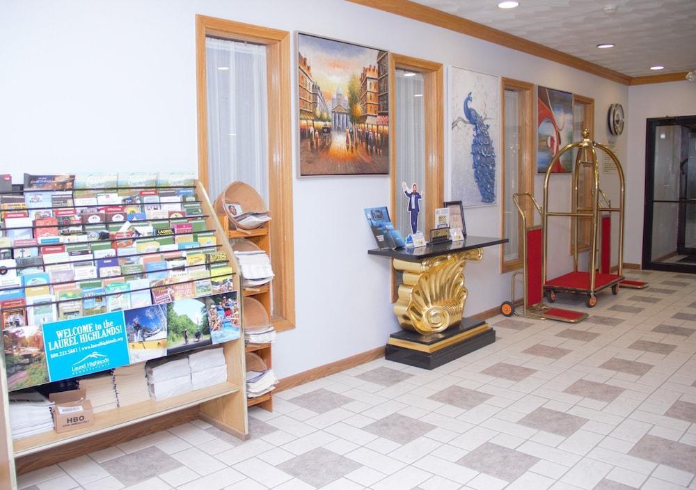 Super 8 By Wyndham Uniontown Pa Hotel Екстериор снимка
