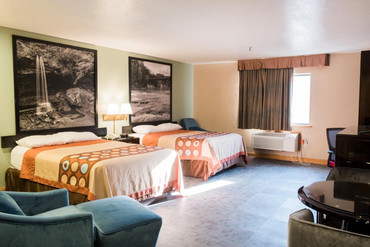Super 8 By Wyndham Uniontown Pa Hotel Екстериор снимка
