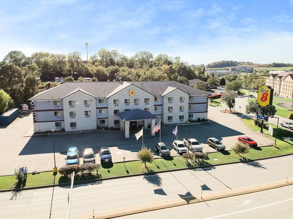 Super 8 By Wyndham Uniontown Pa Hotel Екстериор снимка