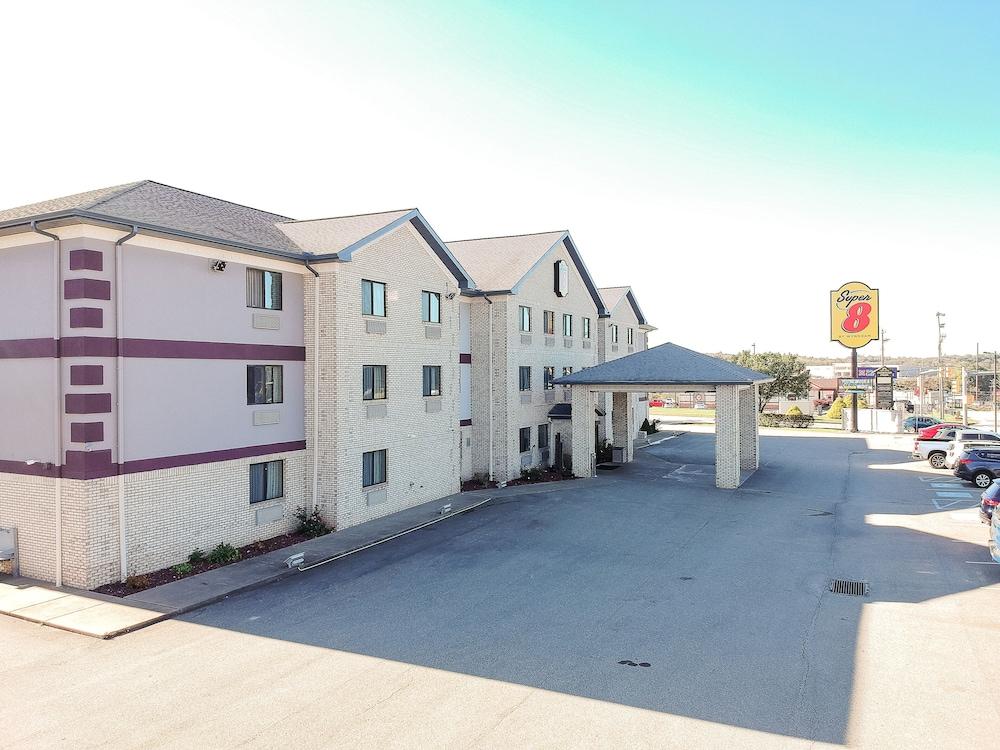 Super 8 By Wyndham Uniontown Pa Hotel Екстериор снимка