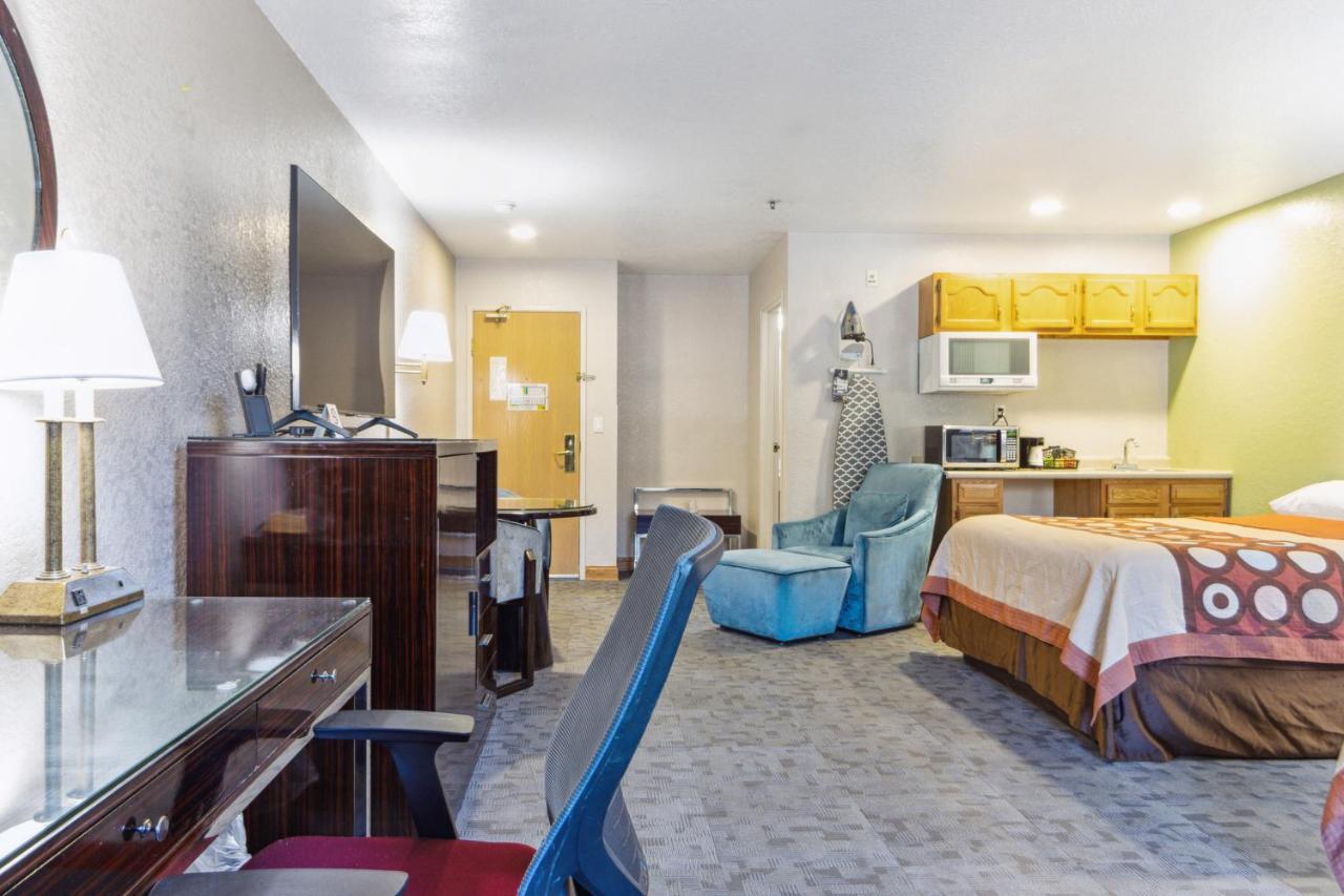 Super 8 By Wyndham Uniontown Pa Hotel Екстериор снимка