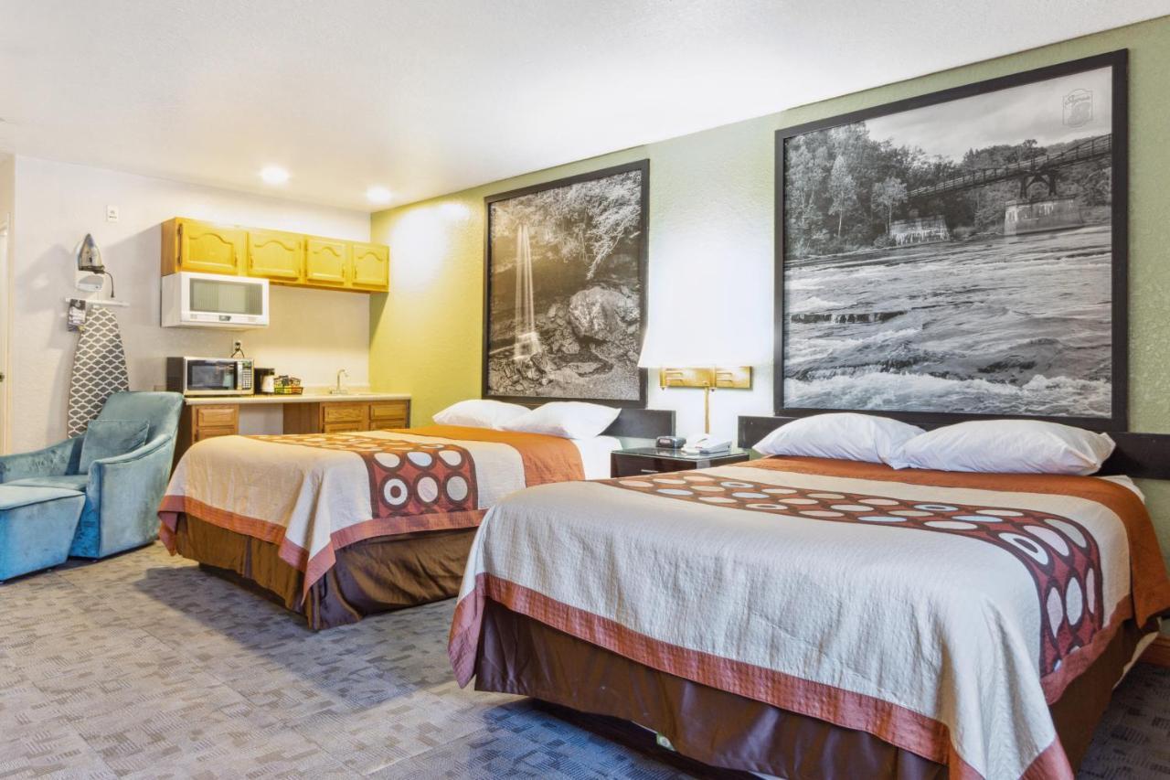 Super 8 By Wyndham Uniontown Pa Hotel Екстериор снимка