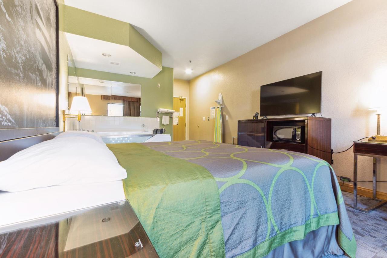 Super 8 By Wyndham Uniontown Pa Hotel Екстериор снимка