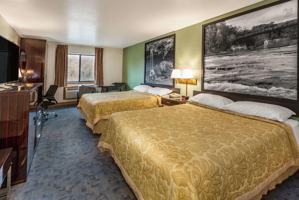 Super 8 By Wyndham Uniontown Pa Hotel Екстериор снимка