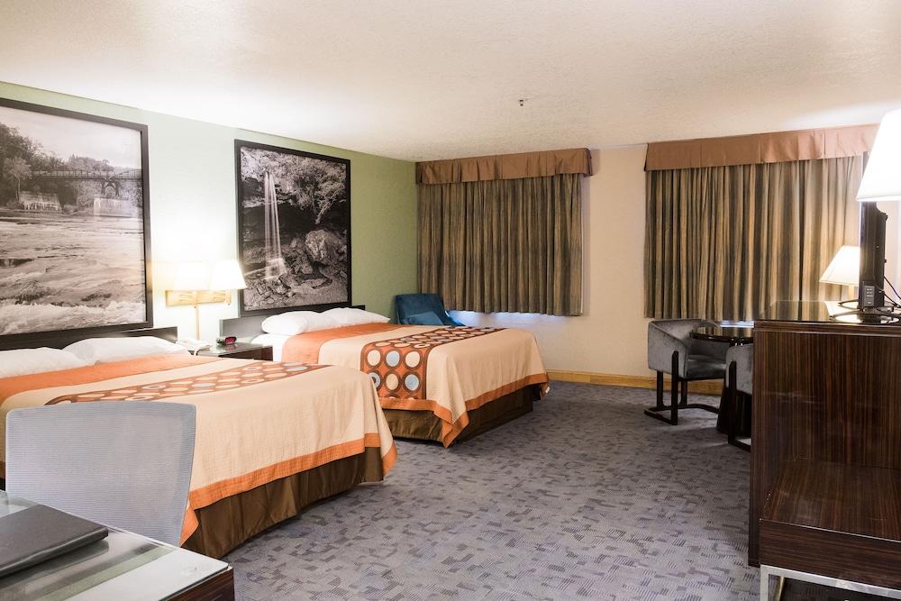 Super 8 By Wyndham Uniontown Pa Hotel Екстериор снимка