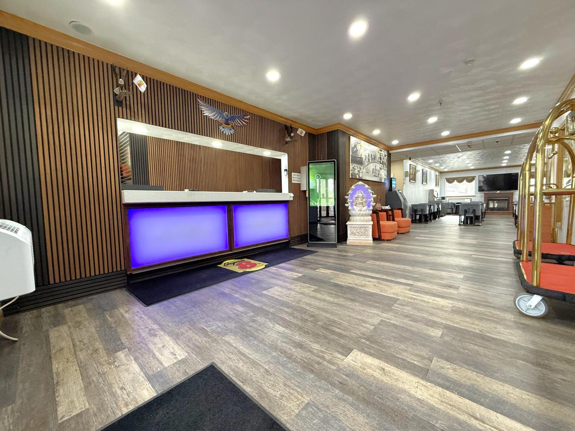 Super 8 By Wyndham Uniontown Pa Hotel Екстериор снимка