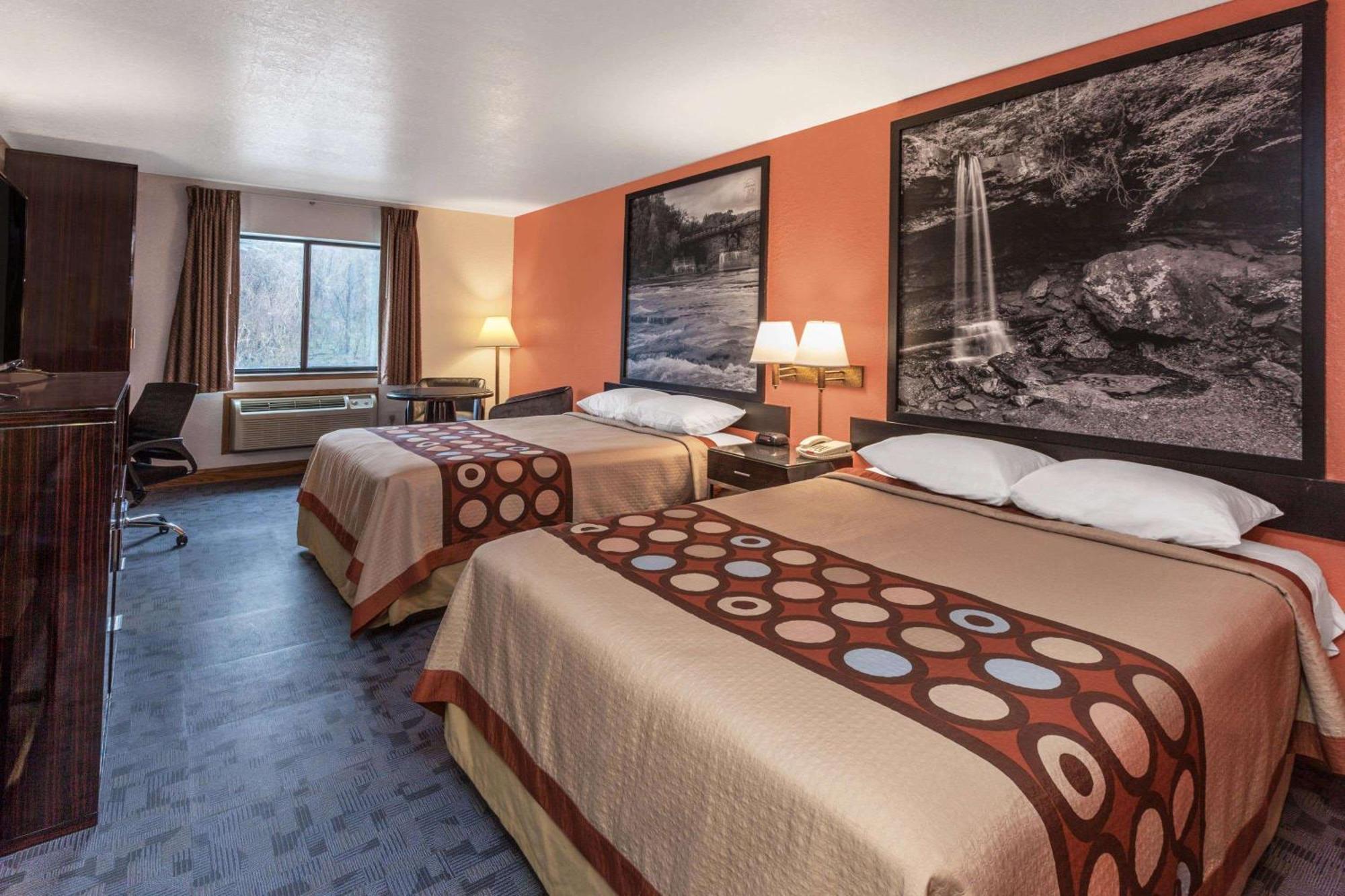 Super 8 By Wyndham Uniontown Pa Hotel Екстериор снимка