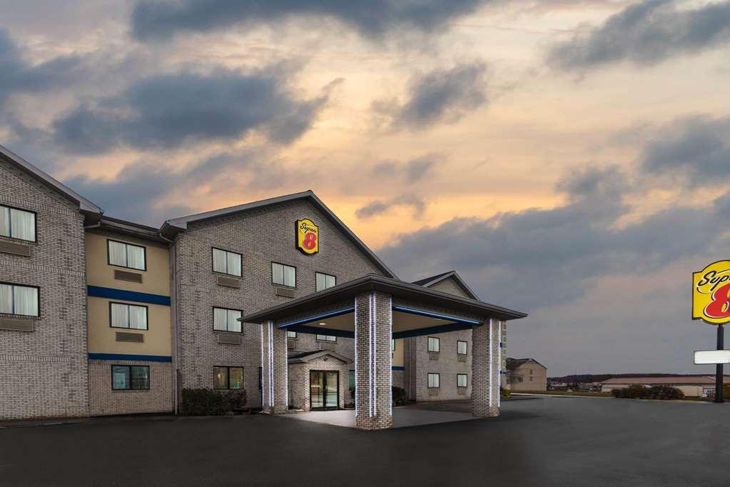 Super 8 By Wyndham Uniontown Pa Hotel Екстериор снимка
