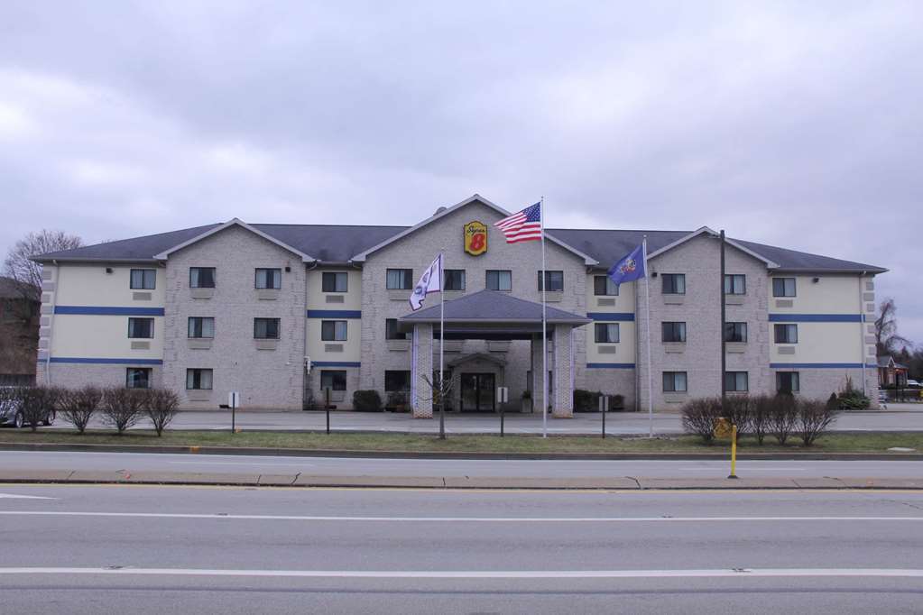 Super 8 By Wyndham Uniontown Pa Hotel Екстериор снимка
